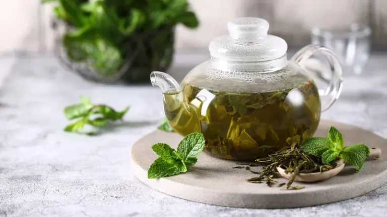 الكشف عن 4 فوائد لاستبدال القهوة بالشاي الأخضر لمدة 30 يومًا