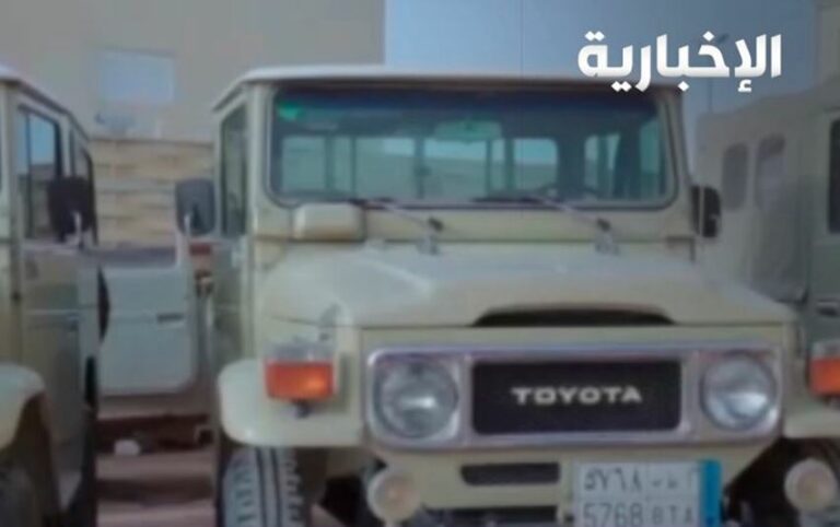 فيديو.. مواطن سعودي يُحوّل منزله إلى متحف للسيارات الكلاسيكية في عنيزة