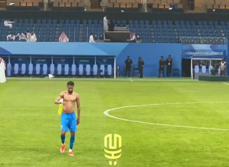 سلمان الفرج يعتذر لجماهير الهلال بعد خروج الفريق من دوري أبطال آسيا -فيديو