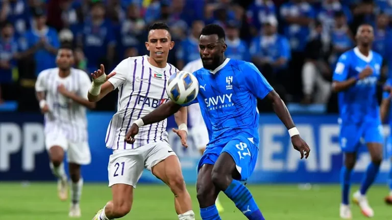 حزن وصدمة في صفوف أعضاء شرف الهلال بعد خروجه من دوري أبطال آسيا.. شاهد ردة فعل الوليد بن طلال