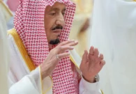 بالصور والفيديو: خادم الحرمين يؤدي صلاة ⁧ عيد الفطر‬⁩ المبارك في قصر السلام بجدة