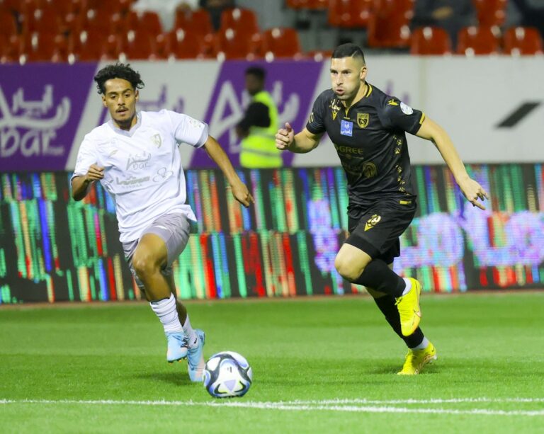 انتصار مثير لنادي التعاون على الطائي بنتيجة 3-2 في دوري روشن -فيديو