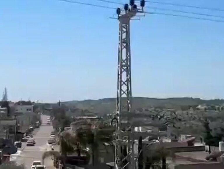 صاروخ من لبنان يطال منطقة عرب العرامشة بالجليل الغربي.. إصابة 13 عسكري إسرائيلي -فيديو