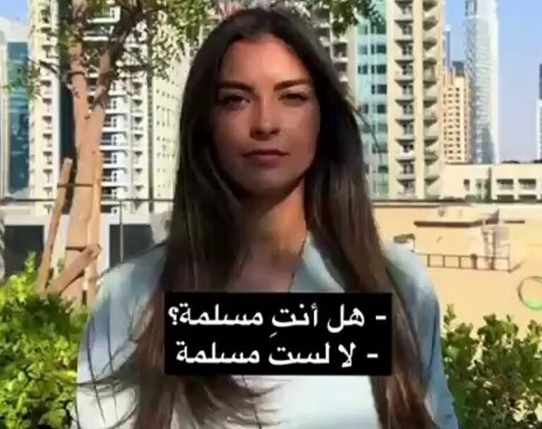 فيديو مؤثر لفتاة أجنبية ترتدي العباءة وتعبر عن تقديرها للثقافة الإسلامية