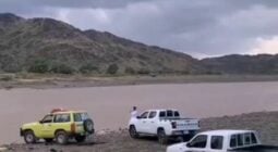 بطولة مواطن ينقذ شبانًا من السيول في بيشة: لحظات مثيرة تُوثق في مقطع فيديو