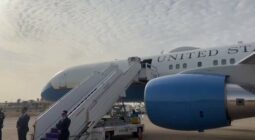 بالفيديو: وزير الخارجية الأمريكي أنتوني بلينكن يصل إلى الرياض