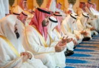 بالصور والفيديو: ولي العهد يؤدي صلاة عيد الفطر المبارك مع جموع المصلين في المسجد الحرام