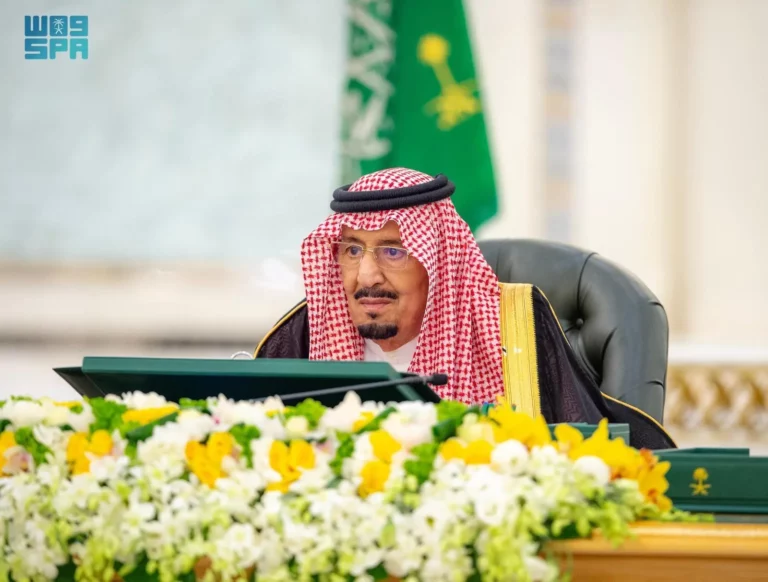 بالصور والفيديو: خادم الحرمين يرأس جلسة ⁧‫مجلس الوزراء في جدة ويتخذ عدداً من القرارات