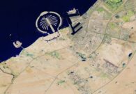 صور الأقمار الصناعية تكشف عن تشكل بحيرات في دبي بسبب هطولات مطرية نادرة