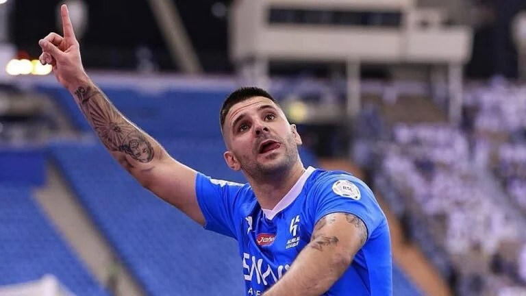 شاهد.. عودة ميتروفيتش إلى الهلال بعد رحلة طبية واستعداداته للقاء العين