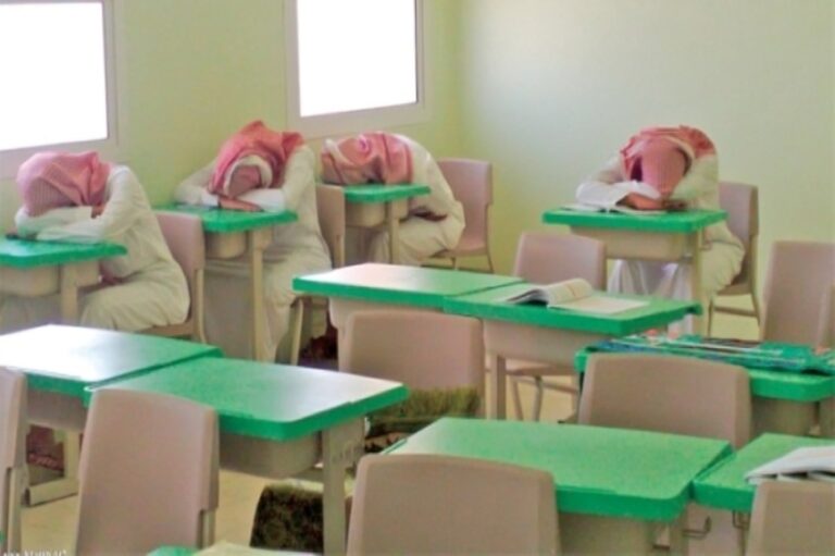 كاتب سعودي يعلق على ظاهرة غياب الطلاب في رمضان