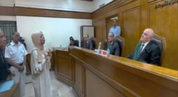 بالفيديو: مضيفة مصرية متهمة بقتل ابنتها تدلي باعترافاتها أمام المحكمة وتفجر مفاجأة