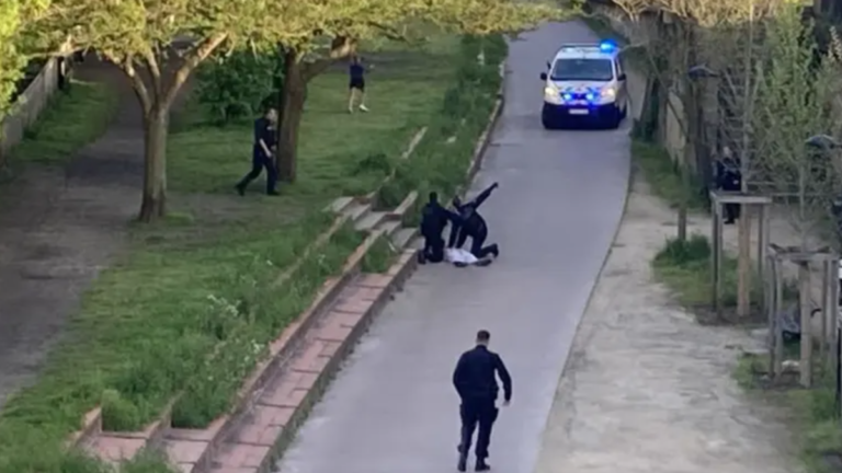 مأساة في بوردو الفرنسية: مهاجر أفغاني يطعن شخصين والكشف عن السبب