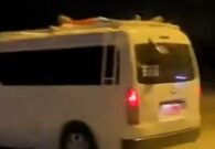 شاهد توقيف سائق حافلة بسبب راكب غير تقليدي في عُمان