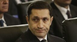 علاء مبارك يعلق على اتهام شقيقه جمال بسرقة 75 طن ذهب من البنك المركزي المصري