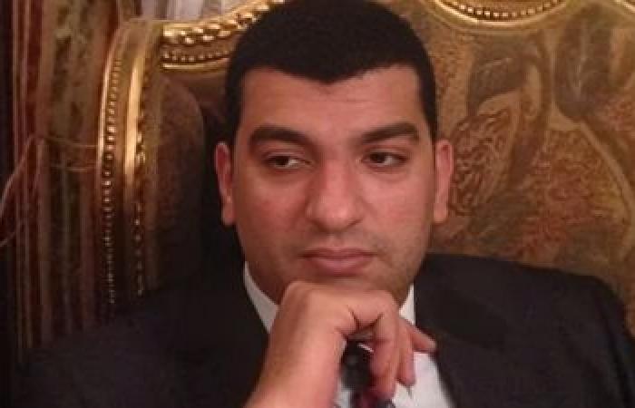 انقطاع التيار الكهربائي عن رجل أعمال مصري داخل مصعد.. وعندما حاول الخروج كانت الصدمة