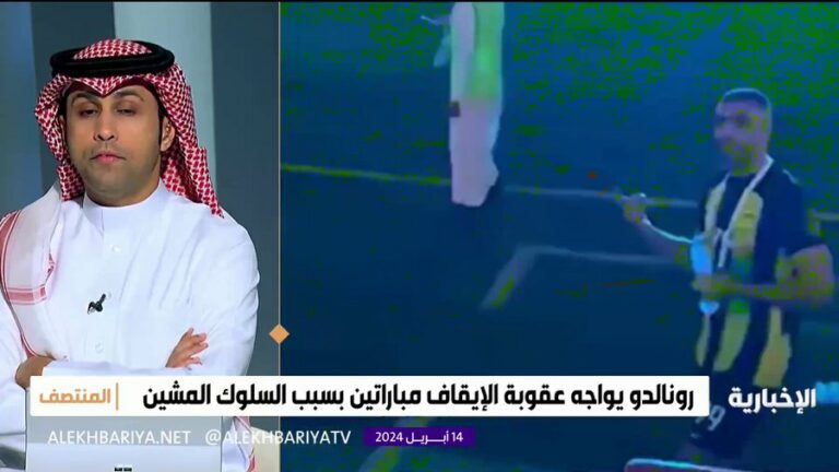 مستشار قانوني يكشف عن العقوبة المتوقعة للاعب حمد الله بعد تجاوزه مع مشجع في مباراة الاتحاد والهلال -فيديو
