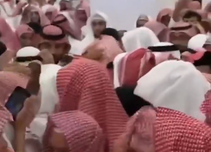 استقبال حافل للداعية الكويتي عثمان الخميس خلال زيارته لبريدة -فيديو