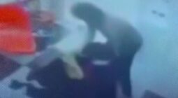 مقطع فيديو مذهل يُسجل لحظة هجوم امرأة ملثمة على صاحب محل في ذي قار بالعراق