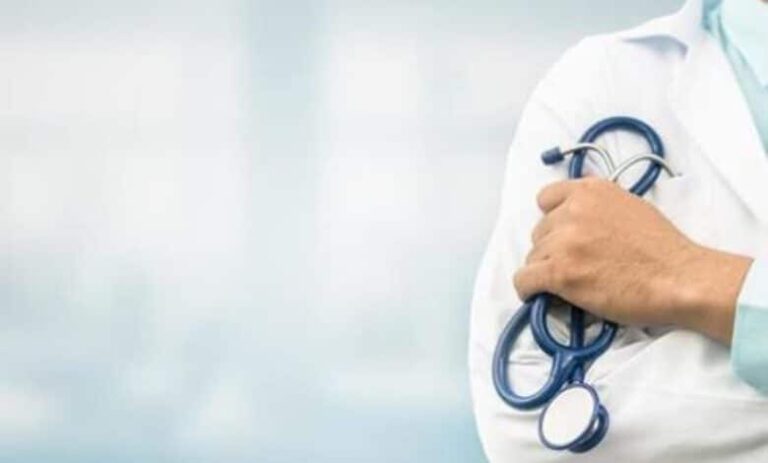 بالصور: طبيب نساء يثير سخرية المصريين‎ بـ إعلان ولادة بدون حمل