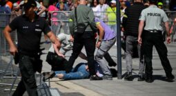 صور.. اعتقال منفذ محاولة اغتيال رئيس الوزراء السلوفاكي روبرت فيكو