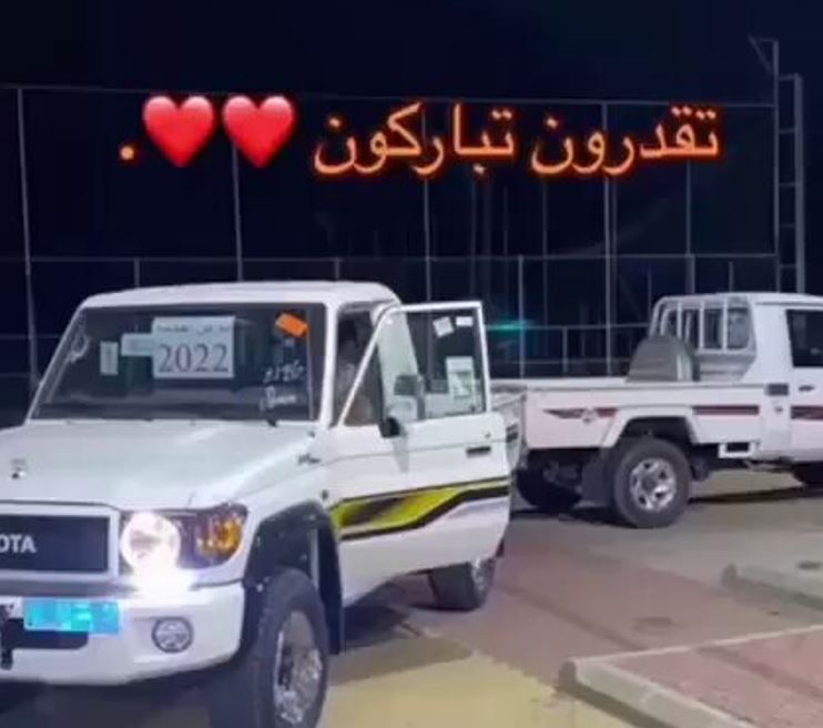 فيديو متداول لتلفيات جسيمة في سيارات شاب بعد تعرضها لحوادث تصادم