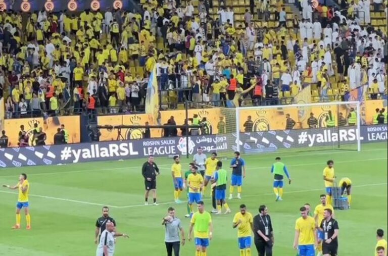 رونالدو يطلب تكريمًا خاصًا بعد هاتريكه الرائع في فوز النصر على الوحدة -فيديو