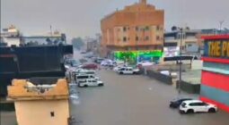 غرق السيارات وازدحام الطرقات.. شاهد جرف طريق الملك فهد في الدمام بفعل الأمطار الغزيرة