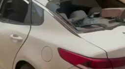 مقطع فيديو صادم: بلك يتطاير من سطح الجيران ويلحق أضرارًا جسيمة بسيارة شاب
