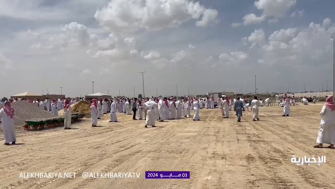 بعد وفاتهما في حريق مأساوي.. شاهد لحظة تشيع جثماني إداري فريق الاتفاق الراحل وابنه