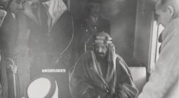 شاهد صور نادرة للملك عبد العزيز قبل 73 عاما.. تعرف على مناسبتها وتاريخ التقاطها