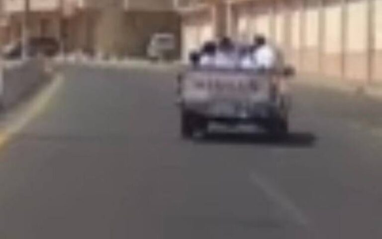 استدعاء قائد مركبة في مكة بسبب ما فعله مع 4 مراهقين