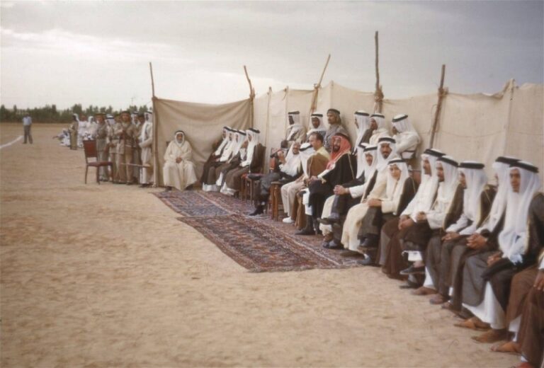 شاهد صور نادرة للملك سعود والأمير سعود بن جلوي.. والكشف عن مناسبتها وتاريخها ومكان التقاطها