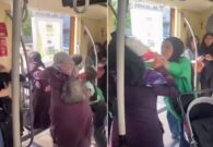 شاهد نساء تركيات يعتدين على سورية داخل قطار المترو ويدفعونها خارجه