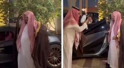 شاهد داعية سعودي يحضر مناسبة وينزل من سيارة رياضية فارهة ويثير الجدل