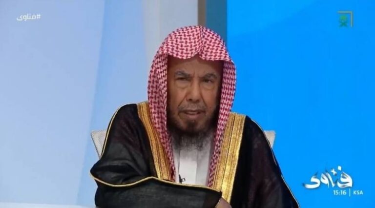 بالفيديو: ما حكم الاحتفاظ بصور المتوفي في الجوال؟.. الشيخ المطلق يجيب