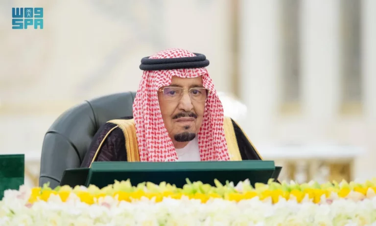 بالصور والفيديو: خادم الحرمين يرأس جلسة ⁧‫مجلس الوزراء في جدة ويتخذ عدداً من القرارات