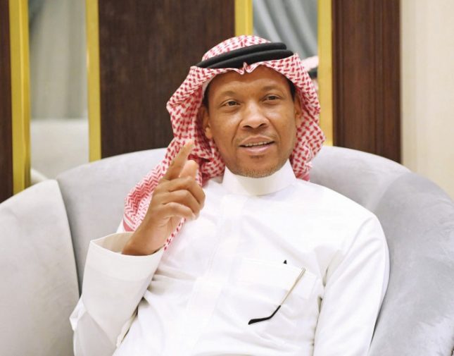 محمد الدعيع يفاجئ الجمهور بظهوره بملابس تاريخية ويكشف عن روتينه الرياضي اليومي -فيديو