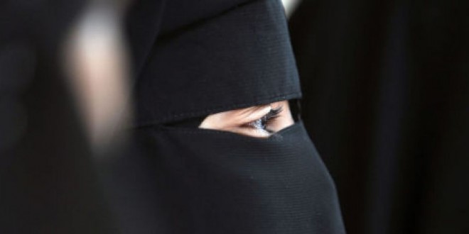 مواطن يوهم سيدة أعمال سعودية بأنه محامٍ خبير.. وبعد حصوله على وكالة شرعية منها كانت المفاجأة